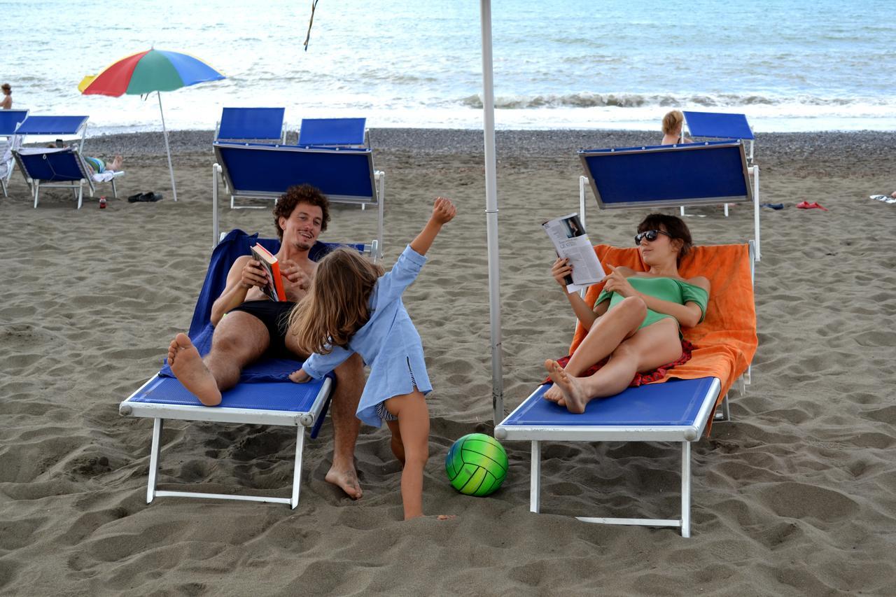 Le Esperidi Camping Ecoresort Marina Di Bibbona Buitenkant foto